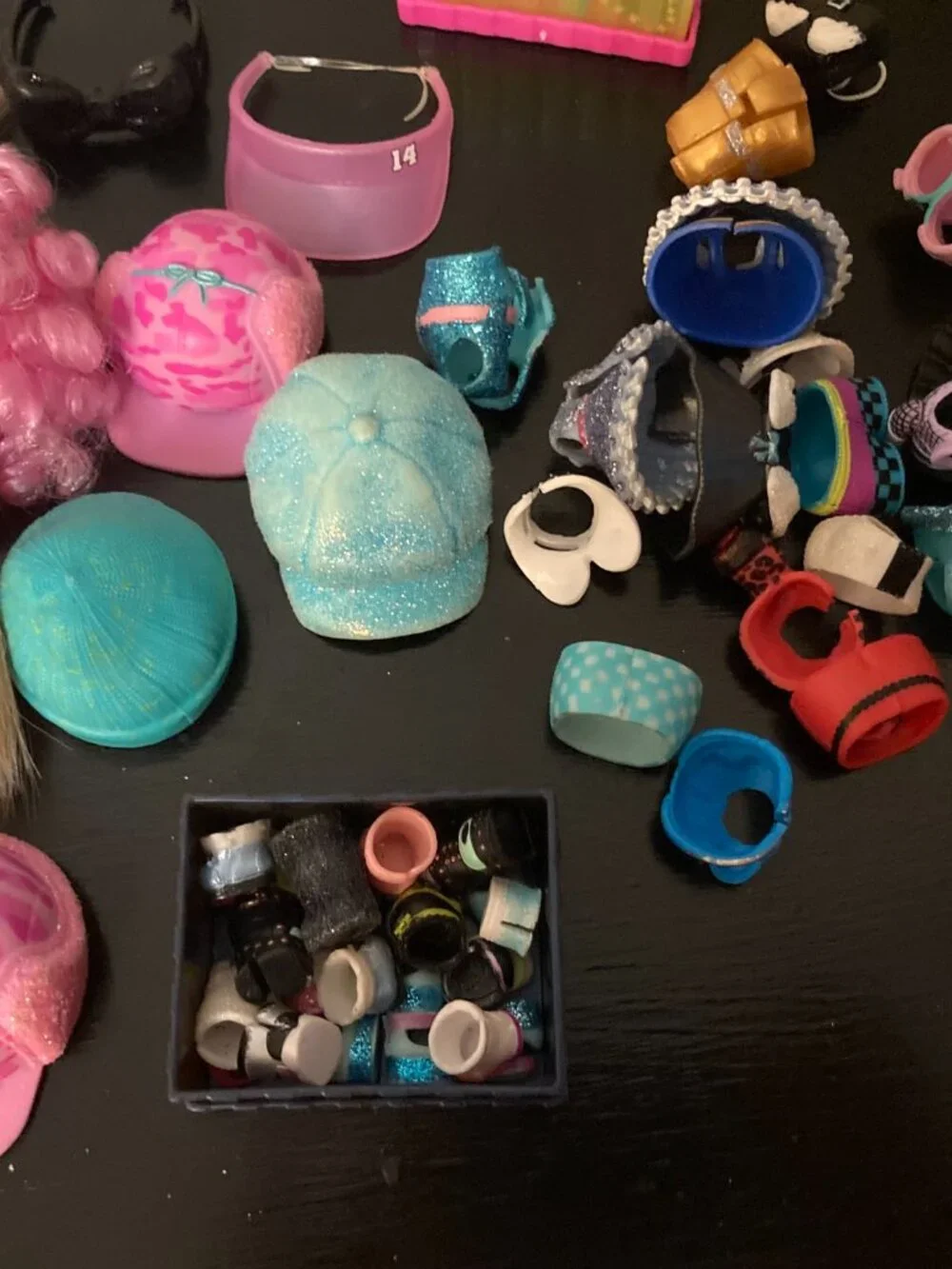 L.O.L. Surprise! Large Lot of 15 Dolls 6 Cats + Clothes Wigs Furniture & More!